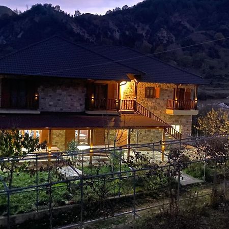 Hostel Bujtina Hader Xhebro Tepelene Exterior foto